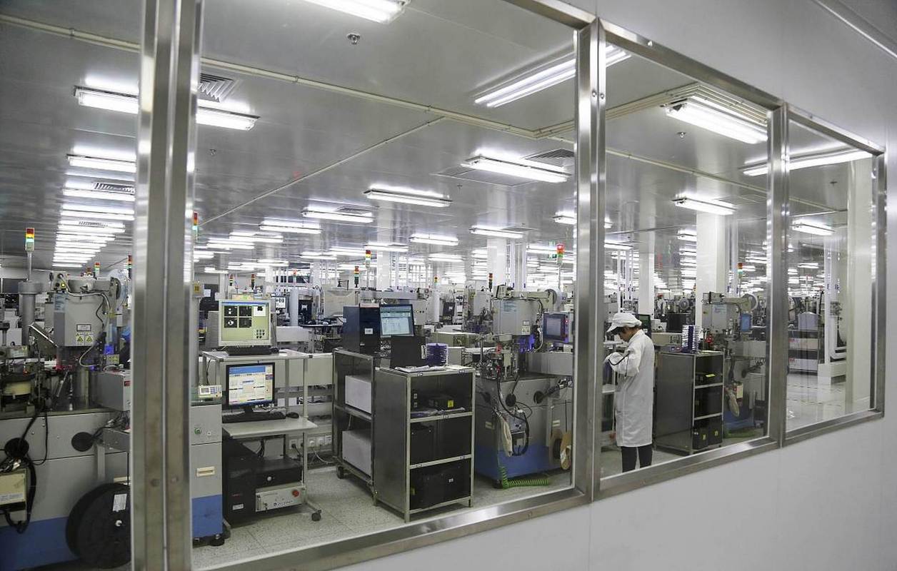 化妝品OEM工廠加工 助力品牌方輕松實現(xiàn)高效生產(chǎn)